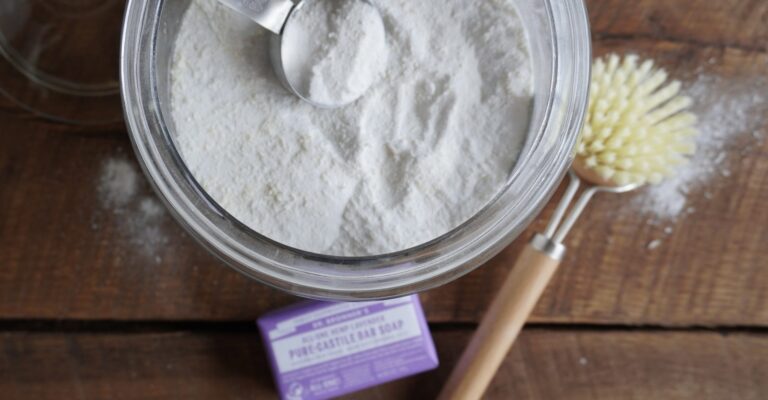 Fragrances for washing powders and liquid detergents